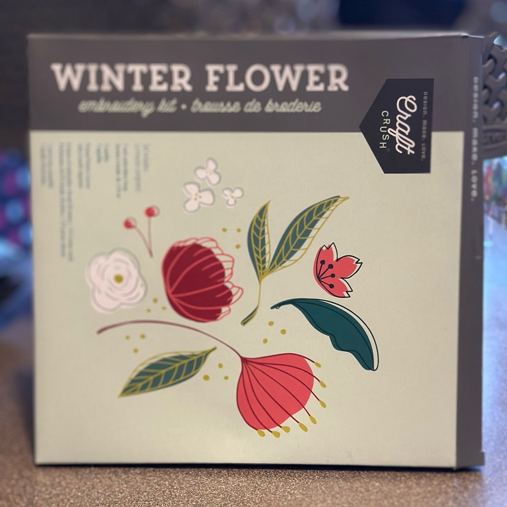 Craft Crush Winter Flower Embroidery Kit - Red, Green, White